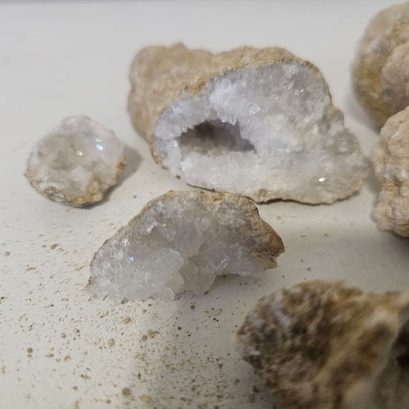 Broken Geodes Quartz - Picture 2 of 5
